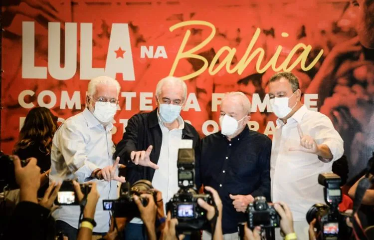 Imagem ilustrativa da imagem Na Bahia, Lula se reúne com movimentos sociais e lideranças políticas