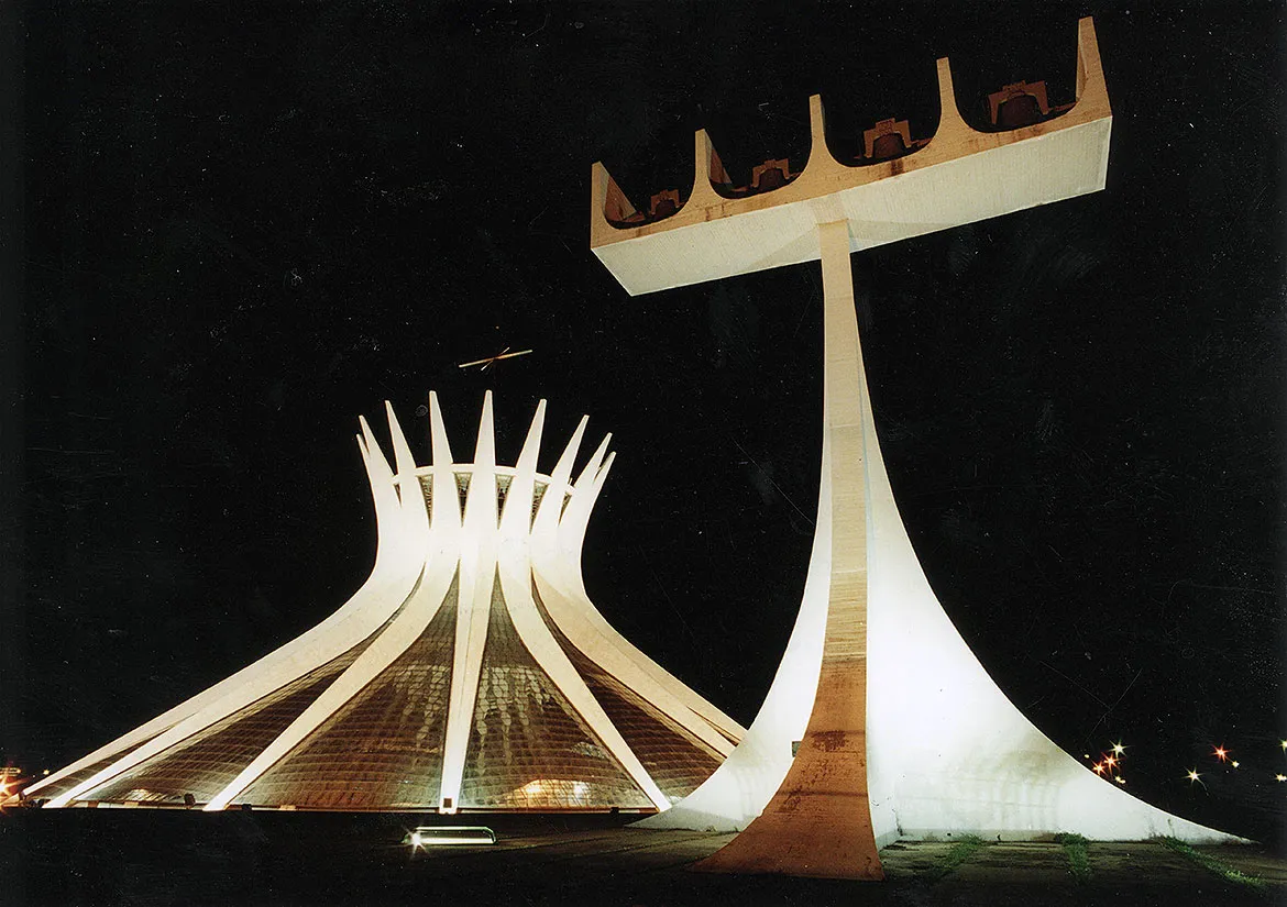 Catedral de Brasília impressiona pelo aspecto moderno | Foto: Arquivo A TARDE | 26.8.1991