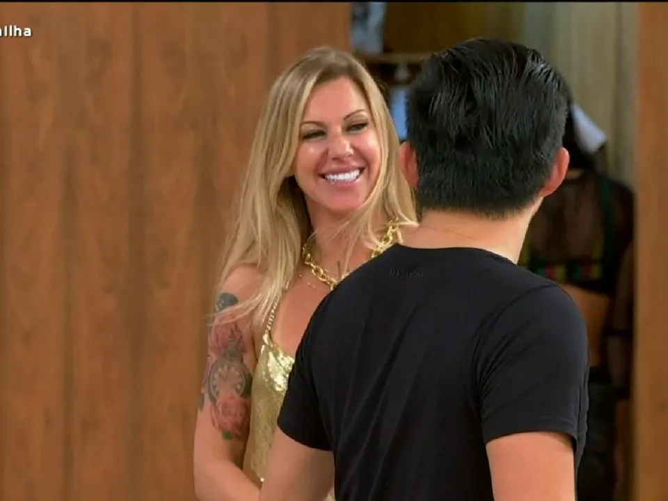 Ex-BBB revelou que havia combinado com o marido que daria em cima de Pyong no reality | Foto: Reprodução/ Record Tv