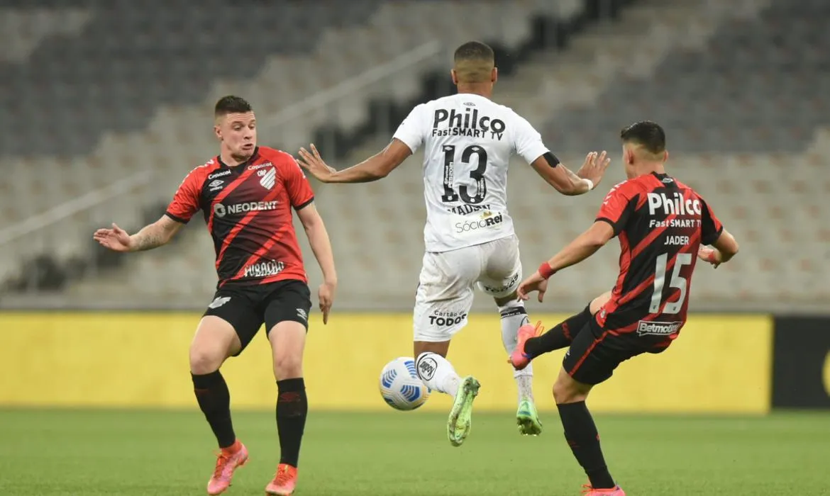 Renato Kayser marcou o único gol do jogo disputado na Arena da Baixada | Foto: Ivan Storti | Santos FC