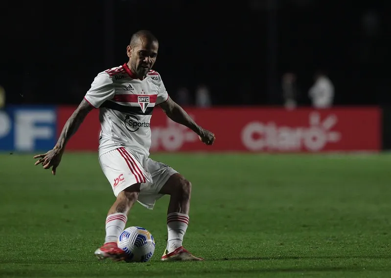 Lateral não vive boa relação com a torcida do Tricolor | Foto: Rubens Chiri | Saopaulofc.net