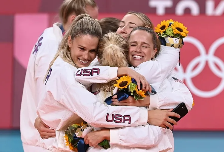 Norte-americanos assumiram a lideranã com a vitória da seleção feminina de vôlei diante do Brasil | Foto: Jung Yeon-je | AFP