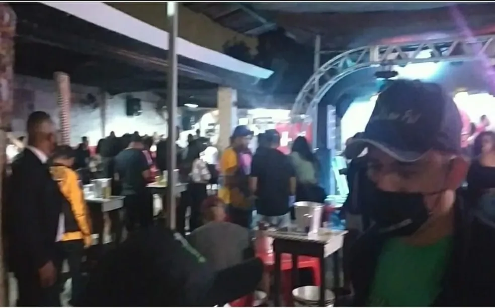 Participantes da festa não estavam utilizando máscara ou fazendo distanciamento | Foto: Divulgação | Prefeitura de Feira de Santana