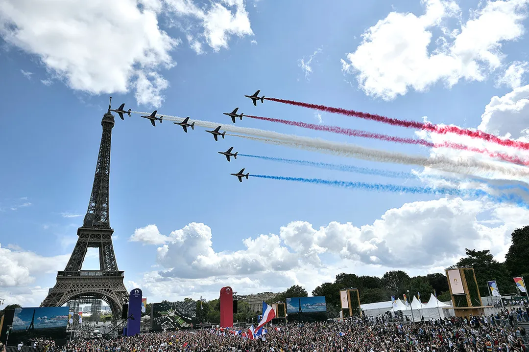 A cerimônia de encerramento dos Jogos de Tóquio-2020 reservou uma janela para uma conexão ao vivo com Paris | Foto: Stephane de Sakutin | AFP