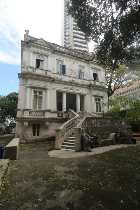 Residência Universitária 1 (R1) da Ufba, no Corredor da Vitória, está numa das áreas mais nobres de Salvador e foi adquirida na década de 1950 | Foto: Olga Leiria | Ag. A TARDE
