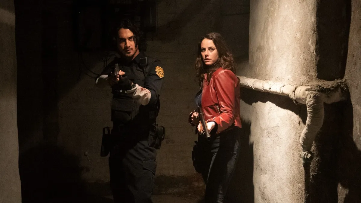 Avan Jogia como Leon Kennedy e Kaya Scodelario no papel de Claire Redfield | Foto: Divulgação | Sony