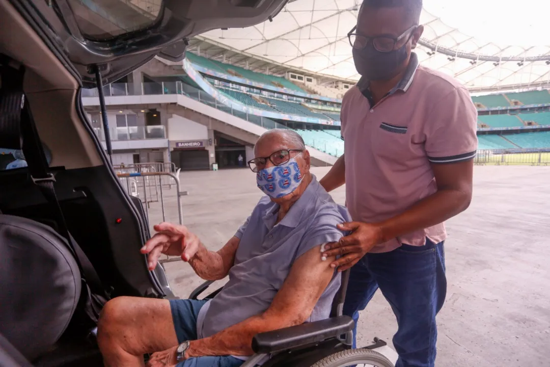 Terceira dose passa a ser aplicada após chegada da variante Delta na Bahia | Foto: Olga Leiria / Ag. A Tarde