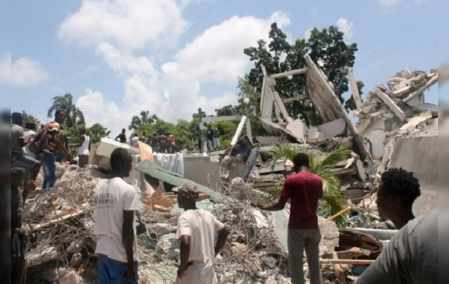 O chefe da agência de proteção civil, Jerry Chandler, declarou que a situação é mais grave no sul do país, onde mais de 500 pessoas morreram| Foto: AFP