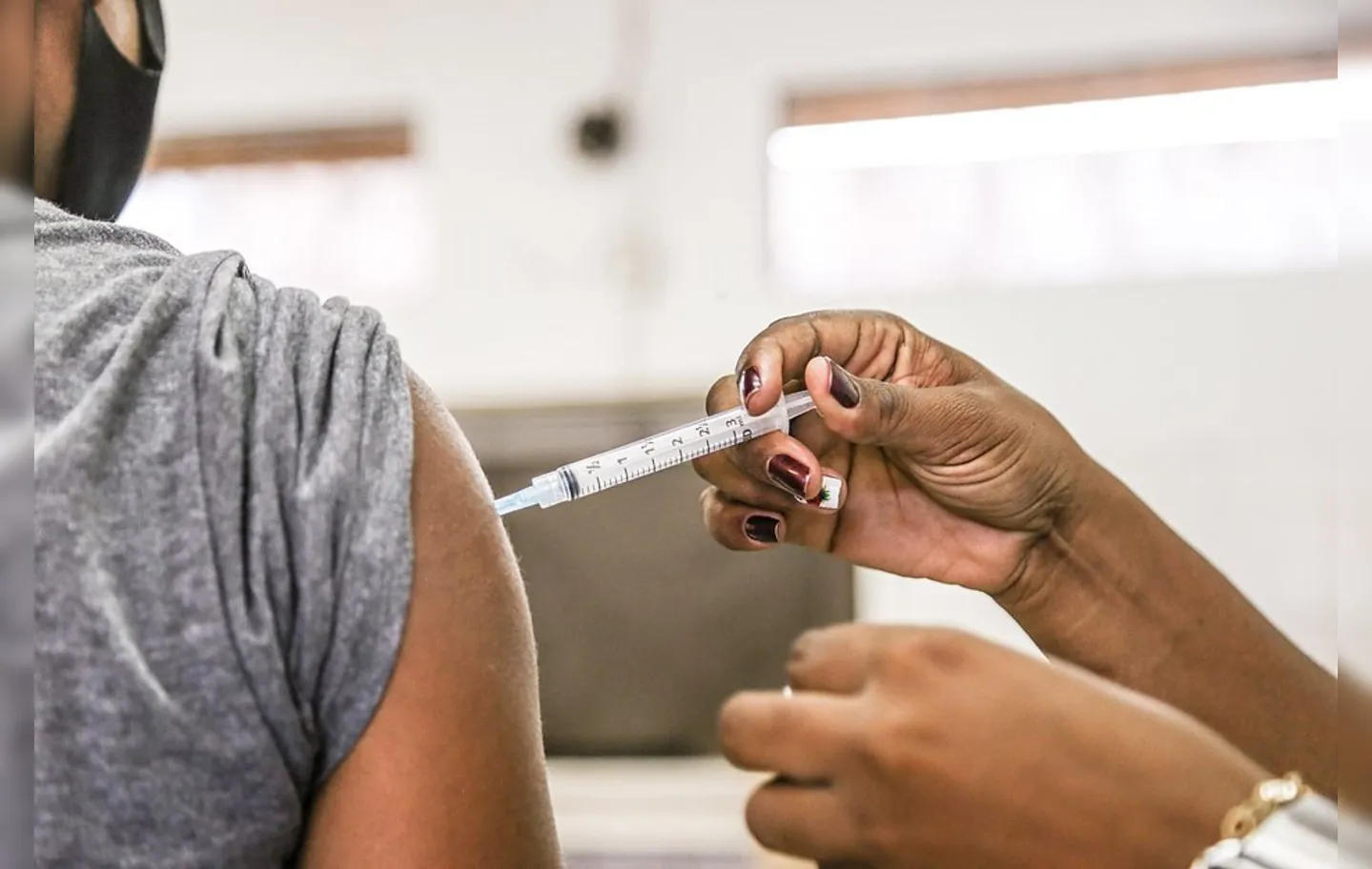 Primeira dose está suspensa por insuficiência de vacinas | Foto: Divulgação | PMLF