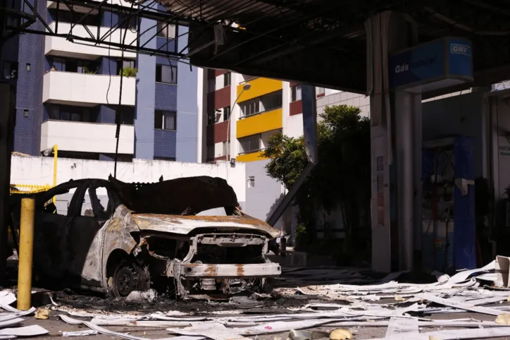 Carro explode durante abastecimento em posto no bairro do Stiep