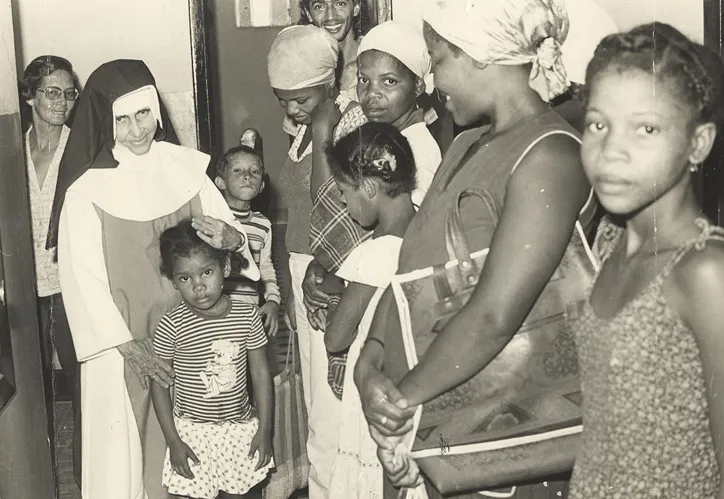 Carinhosamente chamada de Anjo Bom da Bahia, Santa Dulce acolheu a todos | Foto: Cedoc A TARDE | 27.05.1981