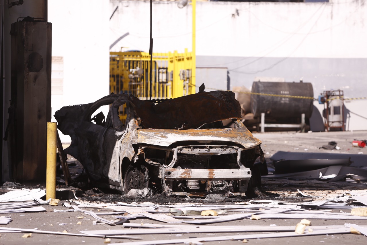 Carro explode durante abastecimento em posto no bairro do Stiep