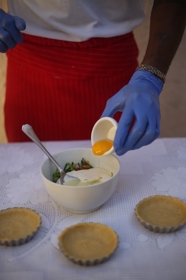 Do abará ao quiche, comida de rua continua afetiva