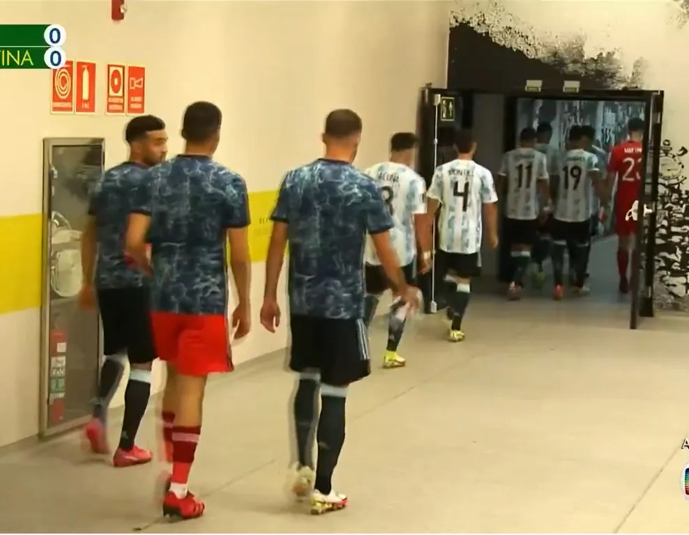Atletas deixaram o campo e não devem retornar | Foto: Reprodução/ Tv Globo