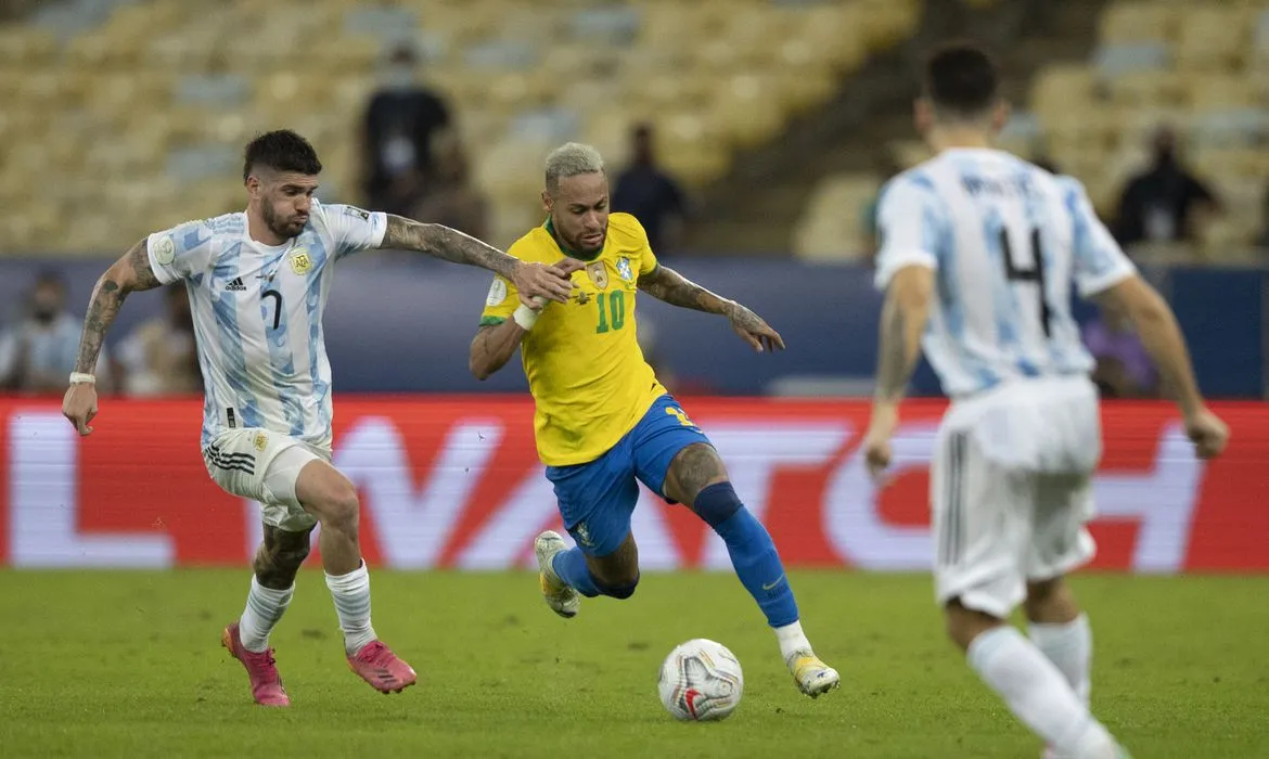 Brasil e Argentina voltam a se encontrar neste domingo, dessa vez pelas Eliminatórias