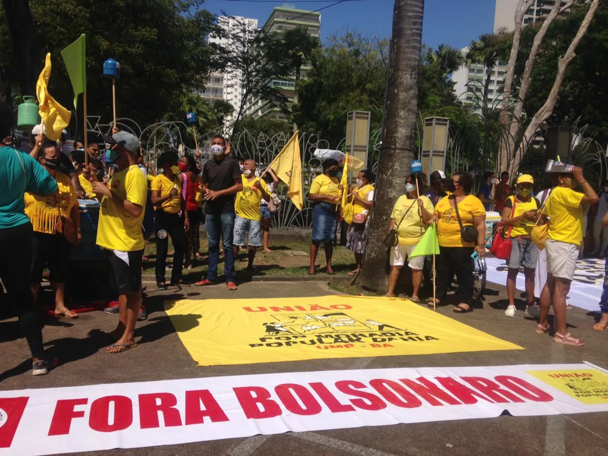 Manifestantes responsabilizam o presidente Jair Bolsonaro pelos mais de 600 mil mortos durante a pandemia | Foto: Olga Leiria | Ag. A TARDE