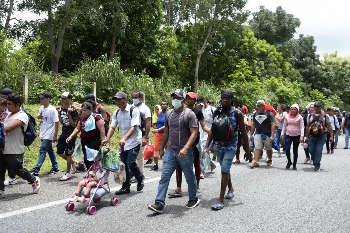 Nova caravana de cerca de 300 migrantes partir do sul do México