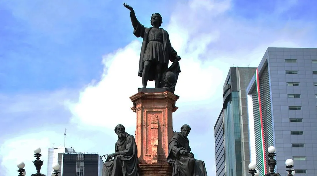 A estátua de Colombo e outros monumentos já foram alvos de protestos de feministas e outros manifestantes