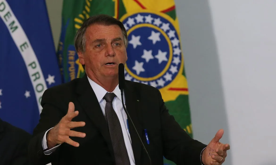 Bolsonaro assinou nesta segunda-feira, 6, véspera dos atos de 7 de setembro, uma medida provisória que endurece as regras para a remoção de conteúdo