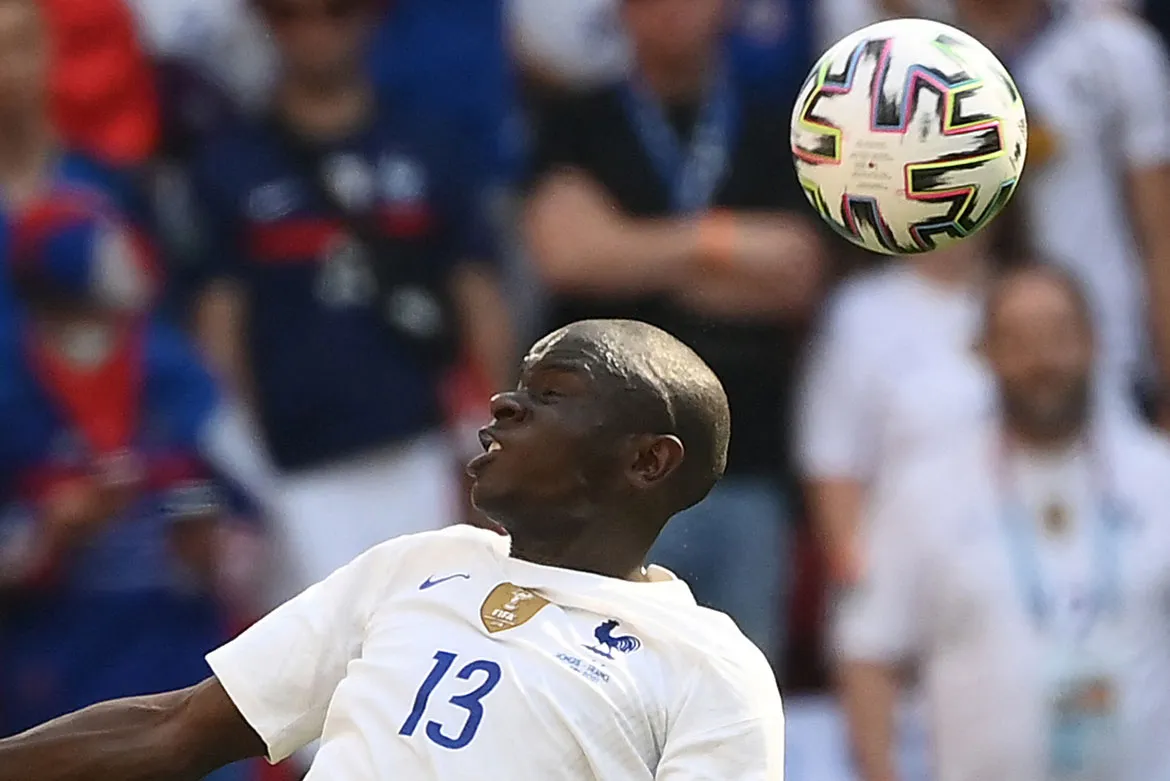 O meia N'Golo Kanté não está "suficientemente recuperado" de uma lesão no joelho esquerdo | Foto: Franck Fife | AFP