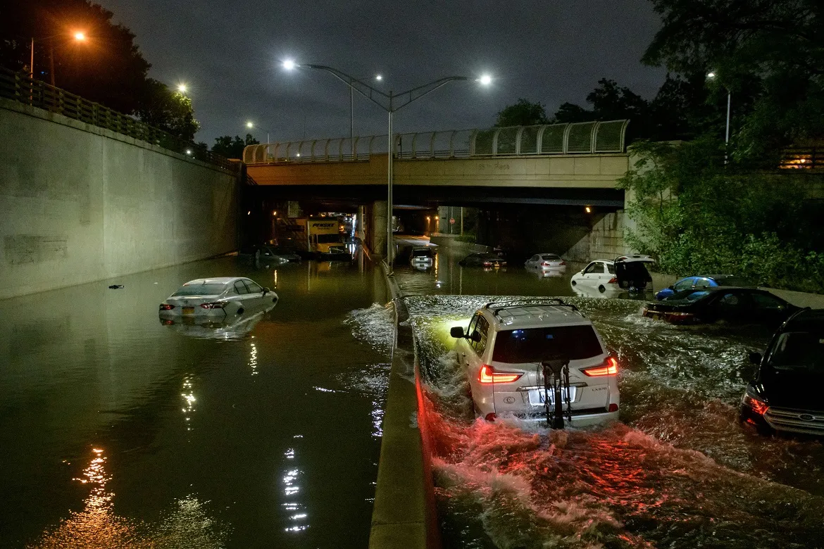 A tempestade tropical provocou grandes inundações | Foto:Ed Jones | AFP