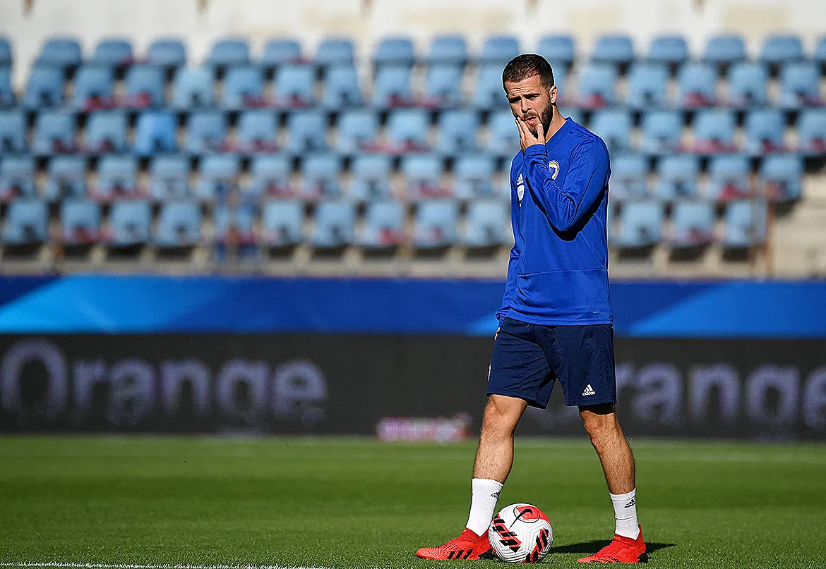 Pjanic, de 31 anos, foi contratado pelo Barcelona em 2020, após passagem pela Juventus | Foto: Franck Fife | AFP