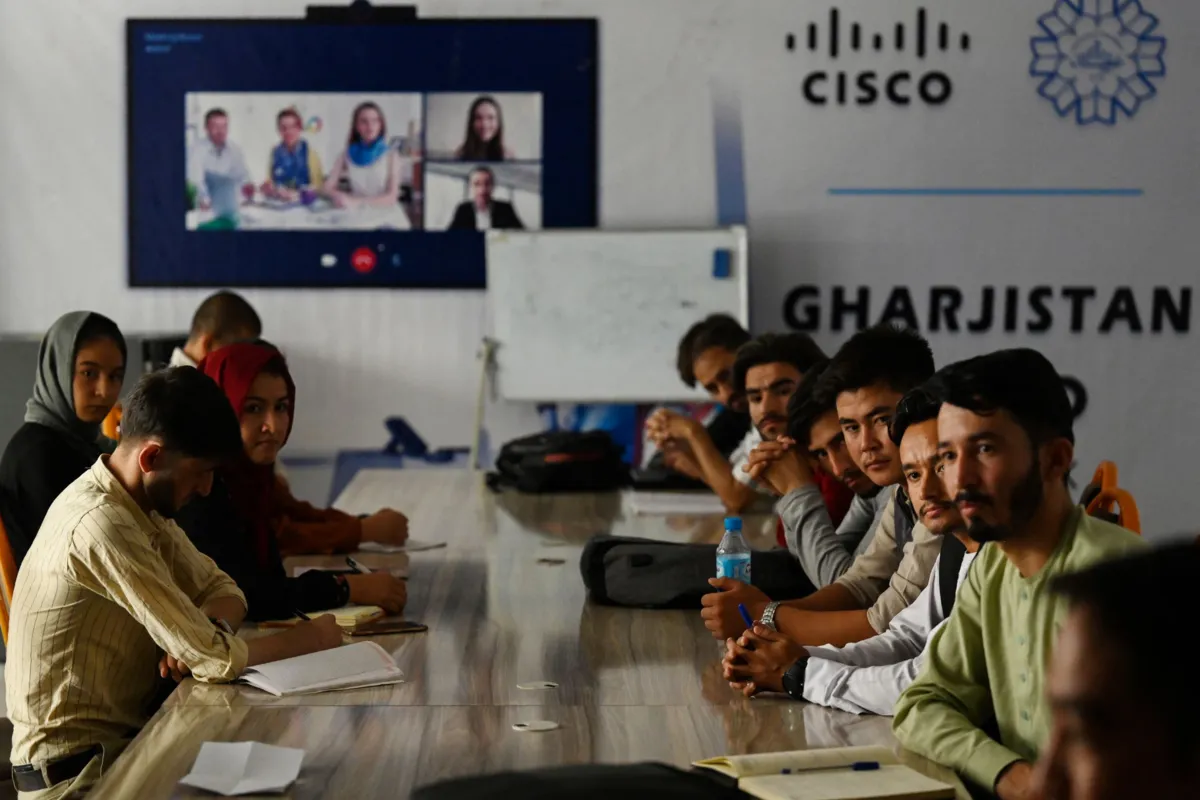 Universitários homens não poderão mais assistir aulas junto com mulheres no Afeganistão