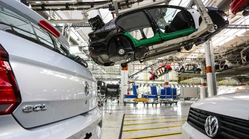 Juntas, a Volkswagen e a Toyota registraram cerca de 80% dos US$ 125 bilhões de perdas causadas pela falta de componentes necessários | Foto: Divulgação | Volkswagen
