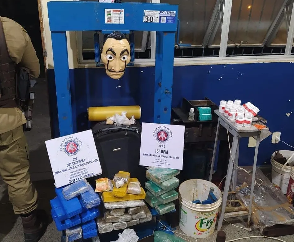 A polícia encontrou cinco prensas com capacidade para compactar até 15 toneladas de drogas | Foto: Divulgação | SSP