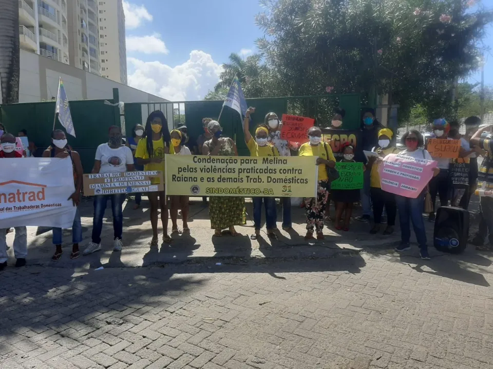 O ato ocorreu na manhã desta quarta-feira, 1, na frente do Condomínio Vila Anaiti, no bairro do Imbuí | Foto: Divulgação