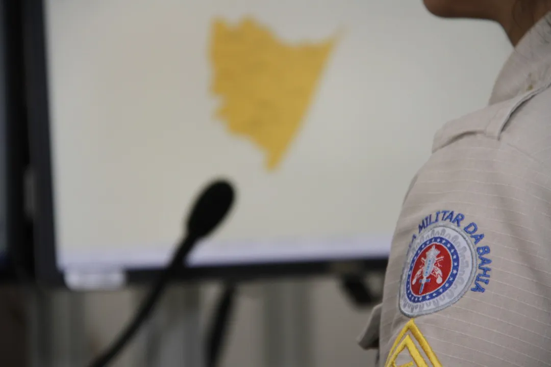 Mulher foi resgatada pela polícia machucada e muito assustada | Foto: Divulgação | Polícia Militar
