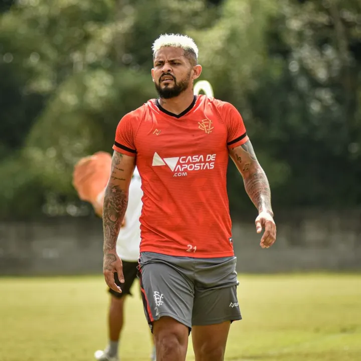 O jogador cumpriu suspensão no triunfo diante do Operário-PR | Foto: Pietro Carpi | EC Vitória