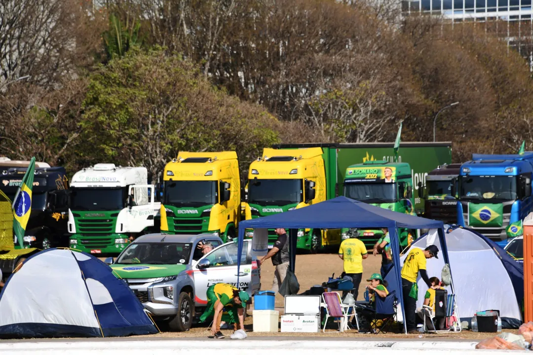 Os caminhoneiros dizem que a manifestação acontece até a meia noite de hoje | Foto: Evaristo Sa / AFP