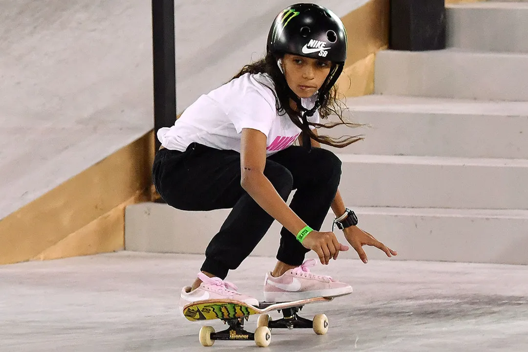 Rayssa, a 'Fadinha' do skate, foi uma das seis meninas da equipe verde e amarela que deu presente e futuro a essa história e inspirou muitas jovens | Foto: Nelson Almeida | AFP