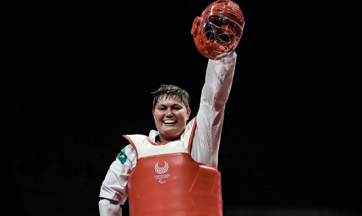 Brasileira perdeu duelo contra a uzbeque Guljonoy Naimova por 8 a 4