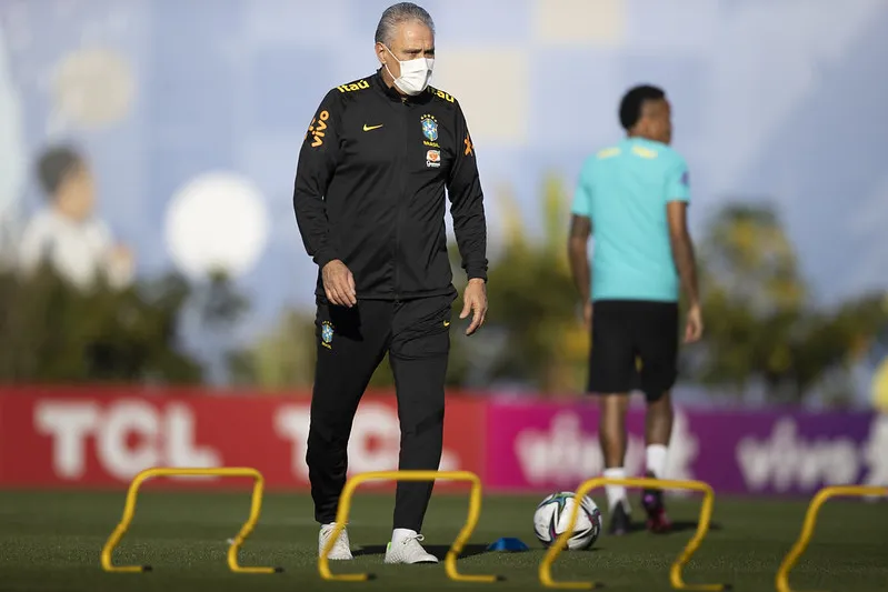 O treinador não se aprofundou sobre esses "fatores" nem deu sua opinião sobre a decisão dos clubes ingleses de impedir a viagem de nove de seus jogadores | Foto: Lucas Figueiredo | CBF
