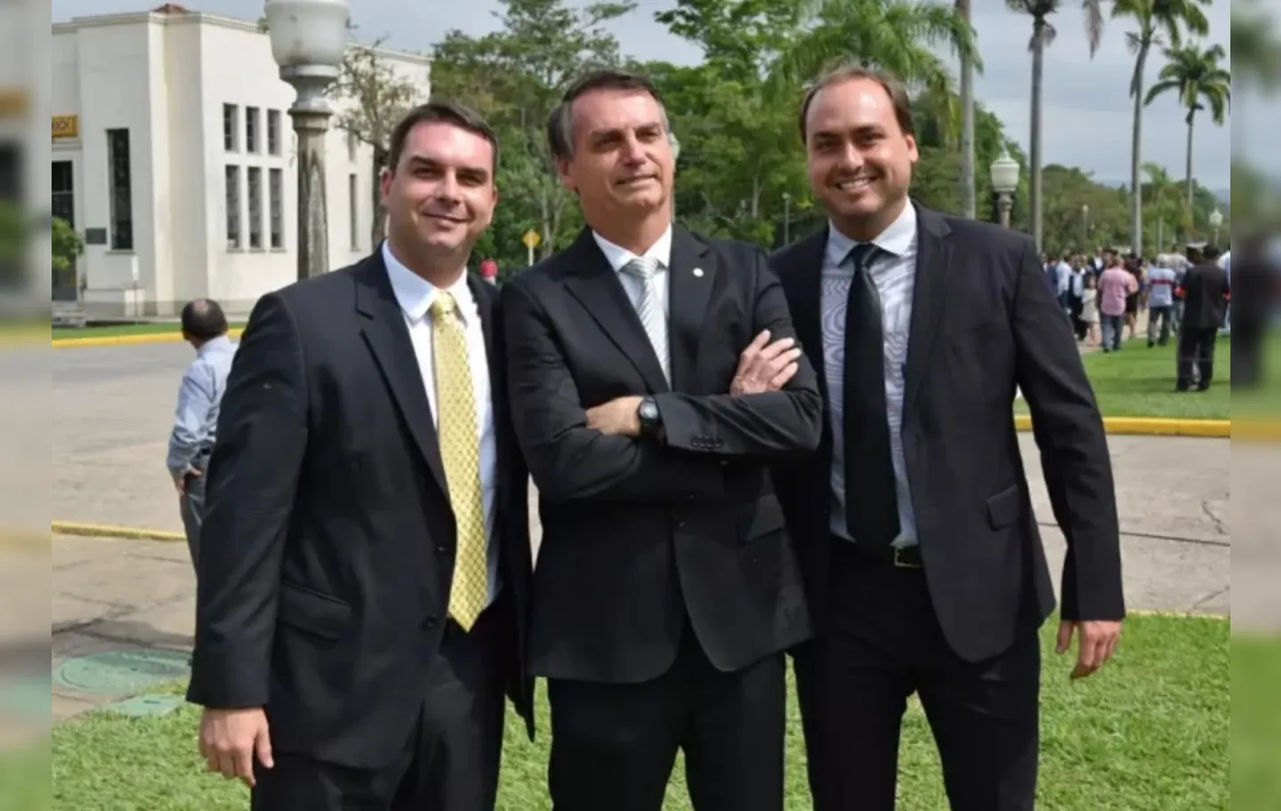 Segundo assessor, funcionários do Gabinete de Flávio e Carlos Bolsonaro precisavam devolver 80% do salário pago com dinheiro público | Foto: Flickr Bolsonaro