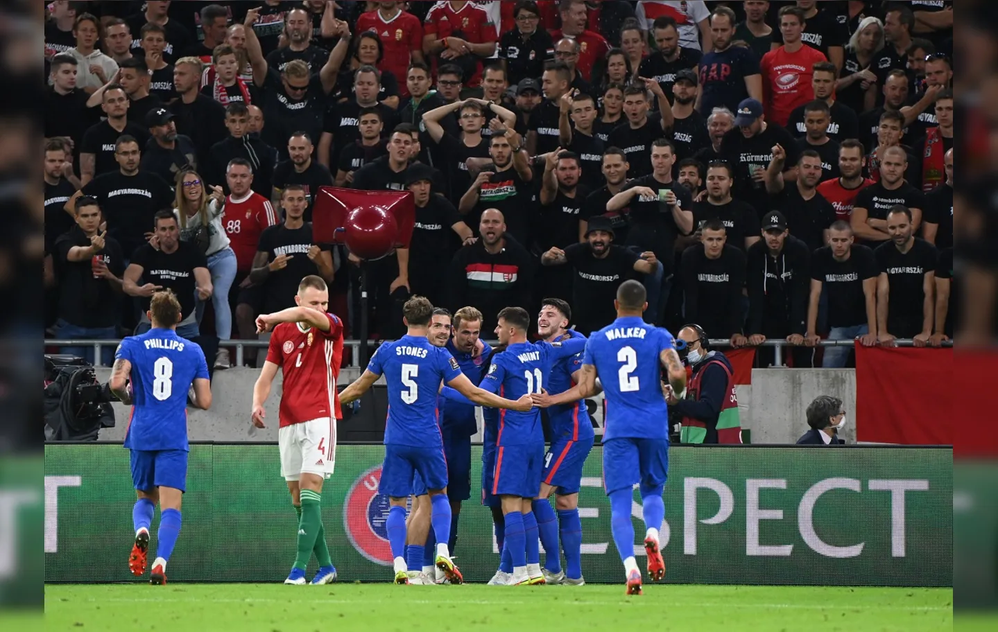 Os ingleses lideram invictos a chave com 12 pontos, cinco a mais que a segunda colocada Polônia | Foto: Attila Kisbenedek | AFP