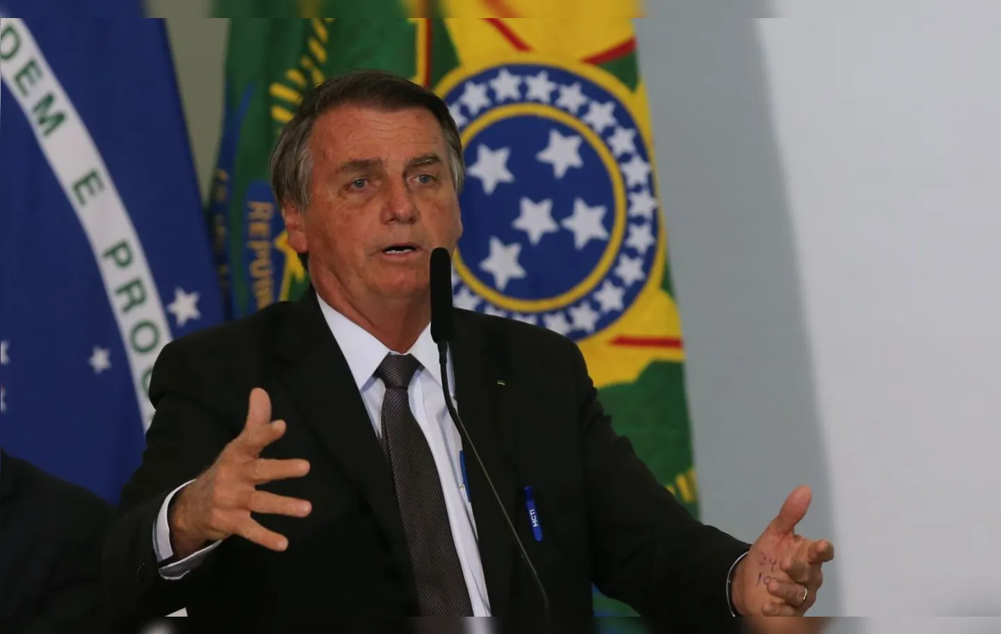 Bolsonaro assinou nesta segunda-feira, 6, véspera dos atos de 7 de setembro, uma medida provisória que endurece as regras para a remoção de conteúdo