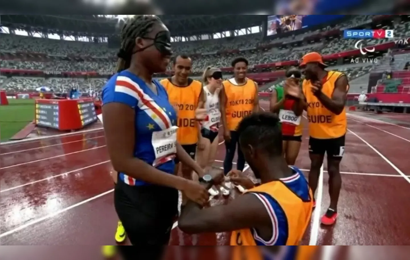A atleta de Cabo Verde, Keula Nidreia Pereira Semedo, foi pedida em casamento pelo seu guia, Manuel Antônio Vaz da Veiga | Foto: Reprodução