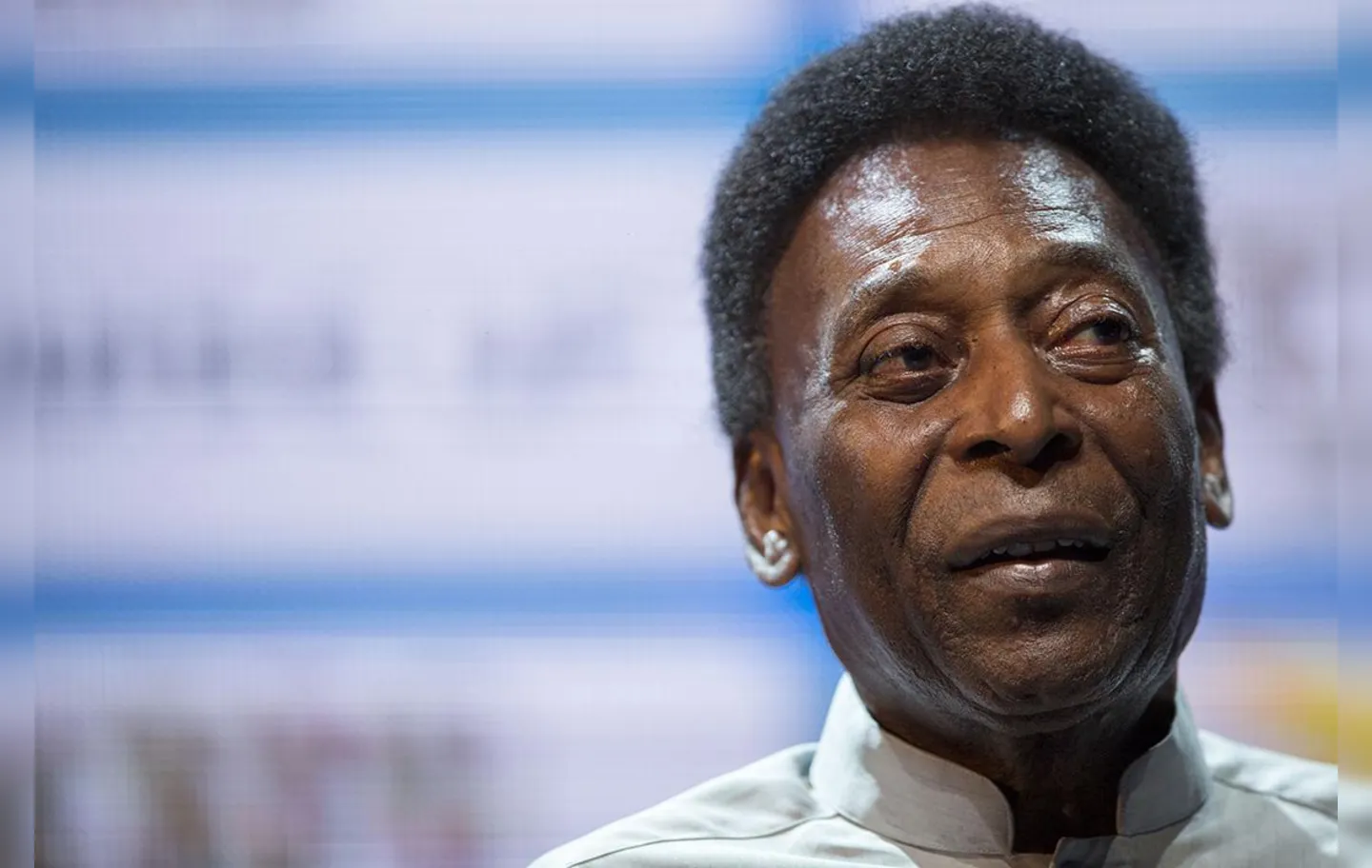 Pelé ainda prestou solidariedade ao amigo e cantor Roberto Carlos, que perdeu o filho na quarta-feira | Foto: Mauro Pimentel | AFP
