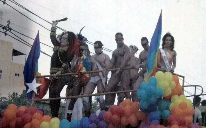 Em 2003 aconteceu em Salvador a segunda edição da Parada LGBTQIA+ organizada pelo Grupo Gay da Bahia (GGB) | Foto: Rejane Carneiro | Cedoc A TARDE | 1.6.2003