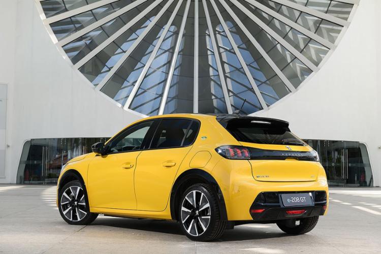 Imagem ilustrativa da imagem Peugeot 208 elétrico começa a ser vendido no Brasil