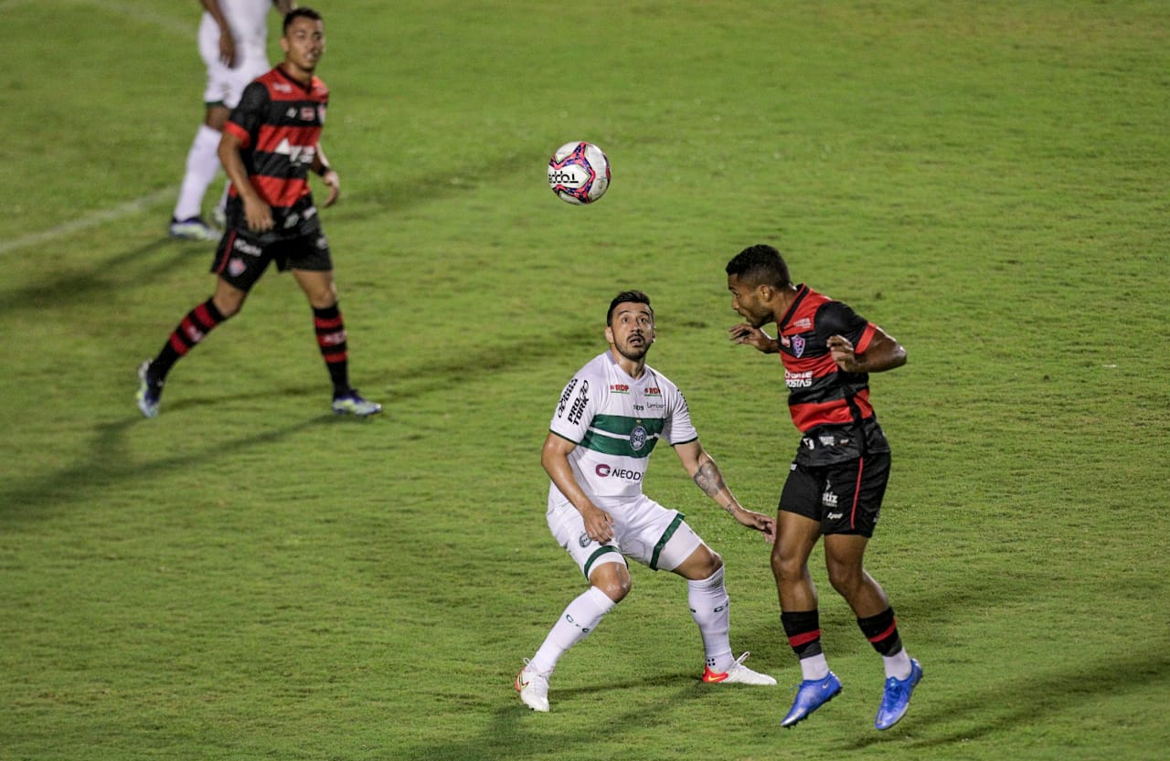 Vitória empata com o Coritiba em casa e completa 10 rodadas no Z-4