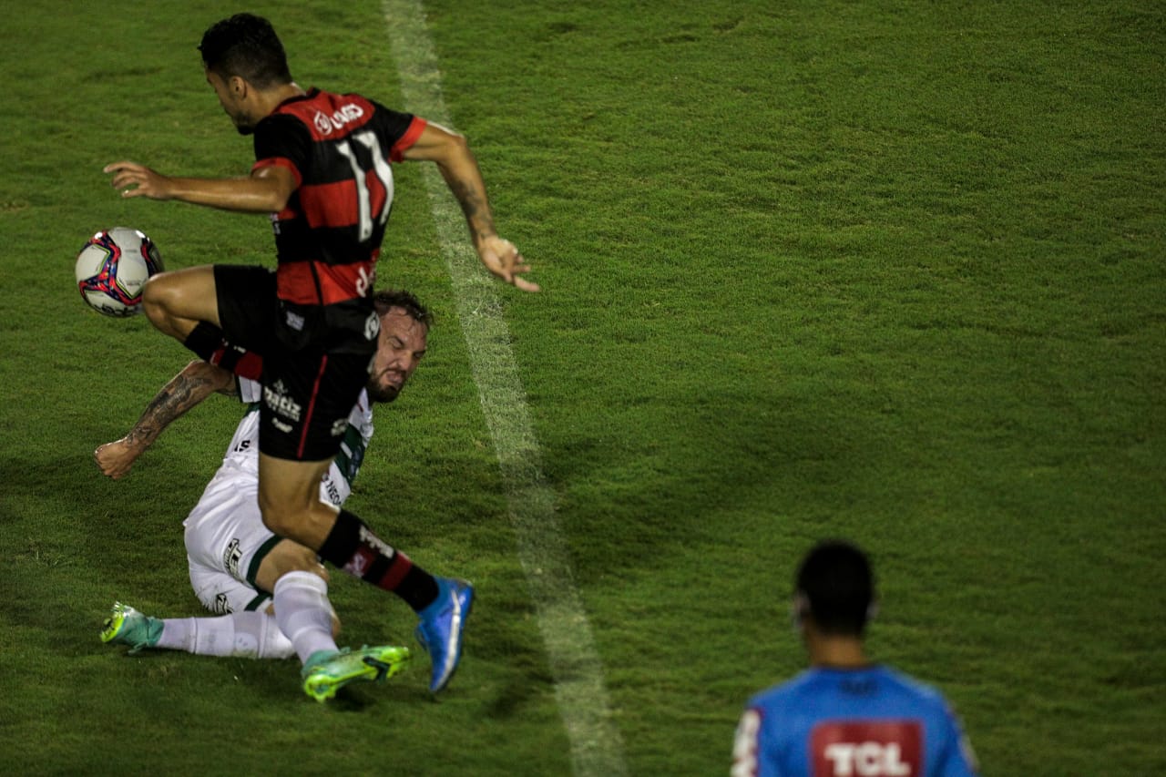 Vitória empata com o Coritiba em casa e completa 10 rodadas no Z-4