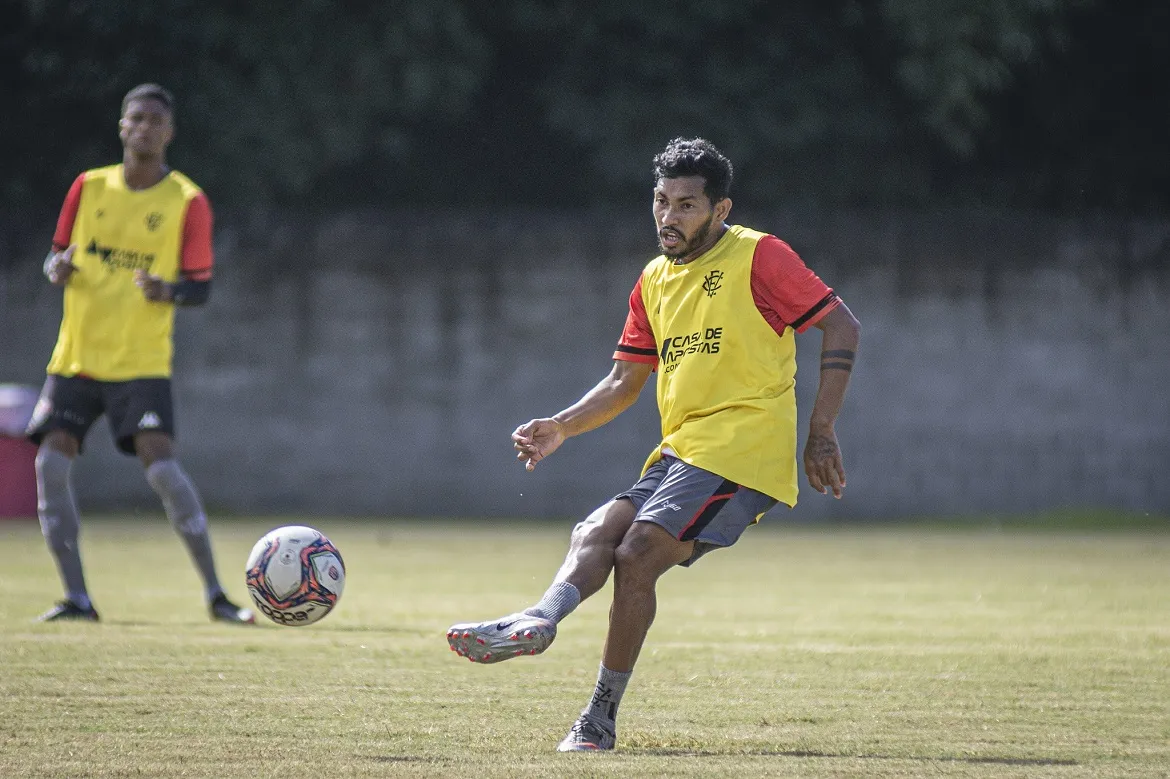 O jogador só disputou sete partidas com a camisa vermelha e preta, sem marcar nenhum gol | Foto: Pietro Carpi | EC Vitória