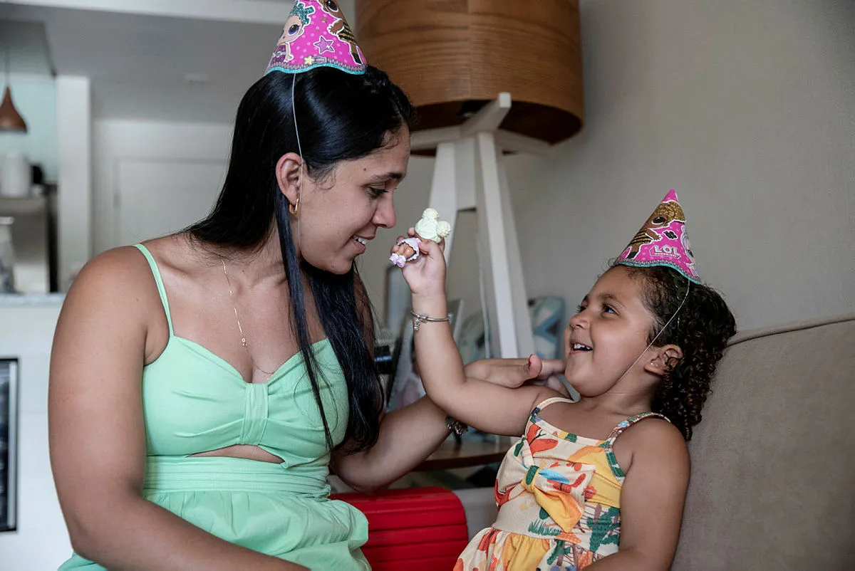 Após pular duas festas, Marcela celebrou os 3 anos e cinco meses da filha Lara com uma pequena festa no condomínio onde moram | Foto: Uendel Galter | Ag. A TARDE