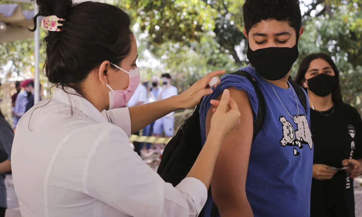 Sem atraso, Brasil teria 80% do público-alvo totalmente vacinado | Foto: Breno Esaki | Agência Saúde
