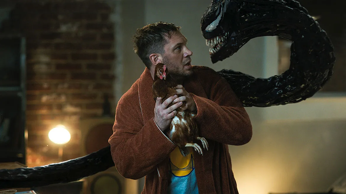 Eddie Brock (Tom Hardy) e sua cara metade: Venom, o monstro camarada | Foto: Sony Pictures | Divulgação