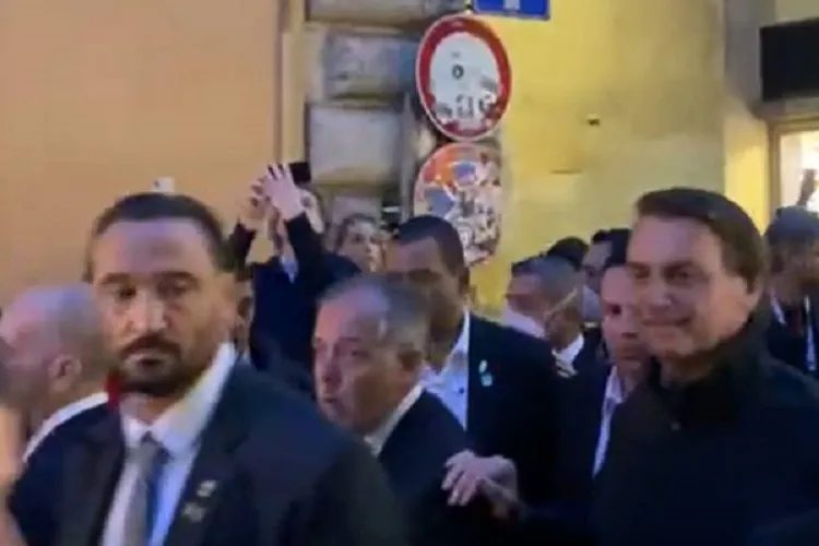 Durante passeio grupo gritou “Fora Bolsonaro” e “genocida” | Foto: Reprodução